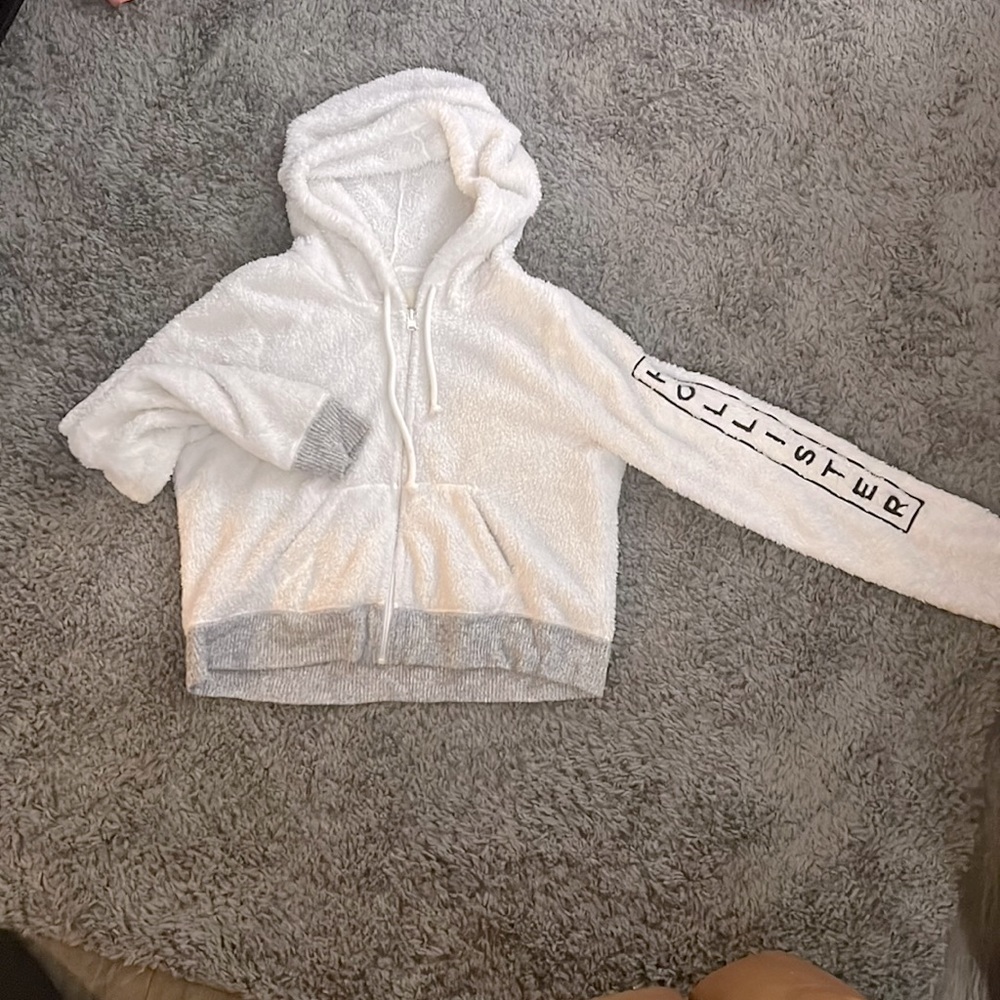 Size :M holister Zip up jacket